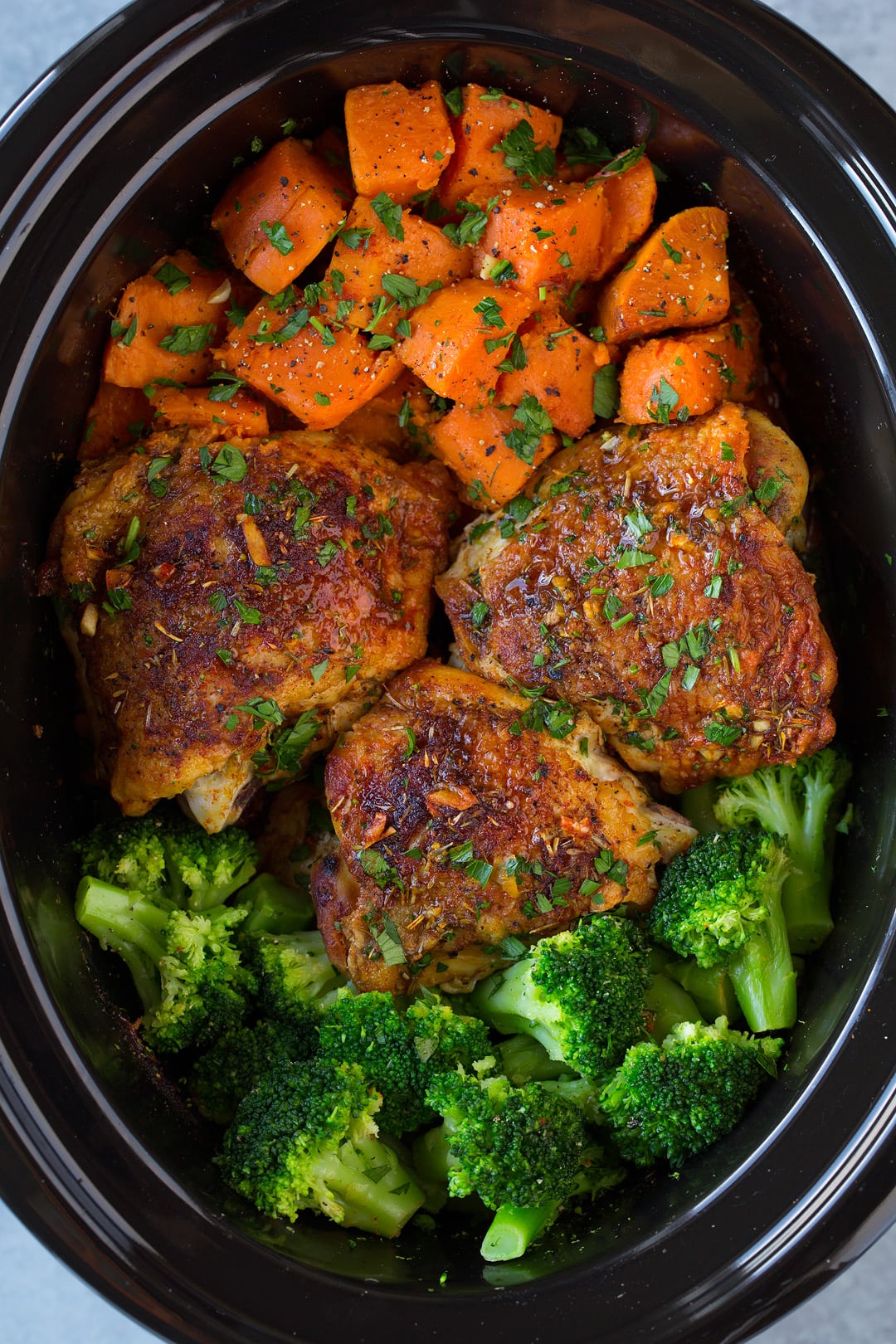 Effortless Slow Cooker Chicken: Wholesome One-Pot Family Dinner